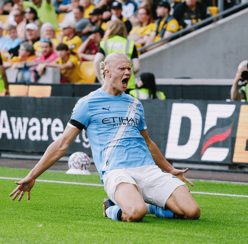 哈兰德双响，超越快乐男孩！新援传射建功，曼城4-0狼队夺开门红